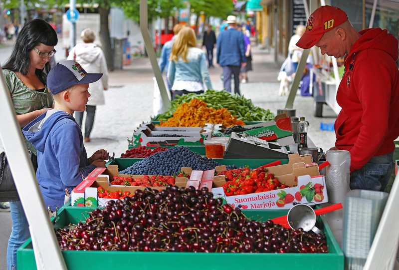 Selling berries, Tampere