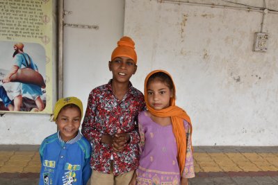 Sikh Temple - pilgrim children