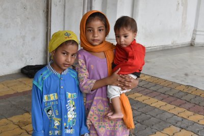 Sikh Temple - pilgrim children