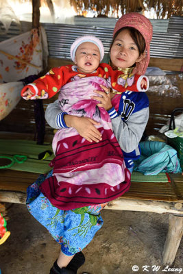 Kayan long neck lady and child DSC_2022