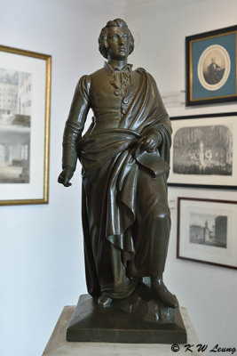 Statue of Mozart DSC_2185