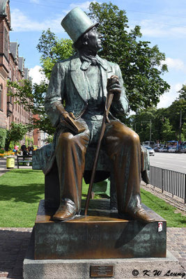 Statue of Hans Christian Andersen DSC_5664