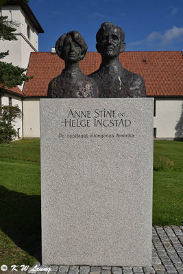 Sculpture of Anne Stine And Helge Ingstad DSC_5252