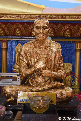 Golden monk @ Wat Chayamangkalaram DSC_0894