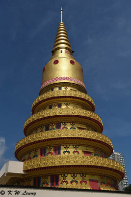 Golden stupa  in Wat Chayamangkalaram DSC_0898