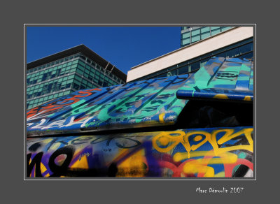 Graffitis on bin