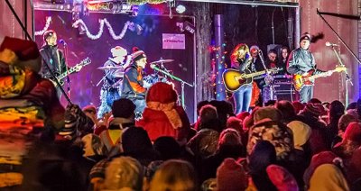 CP Holiday Train 2015 Box Car Stage Show (46842)