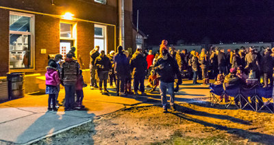 CP Holiday Train 2015 Gathering Crowd 46649