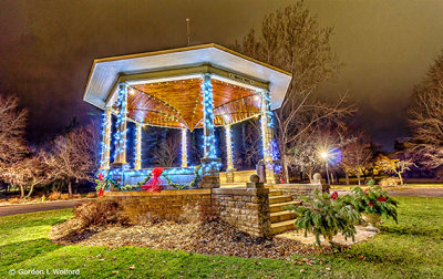 Perth Holiday Bandstand 47487-92