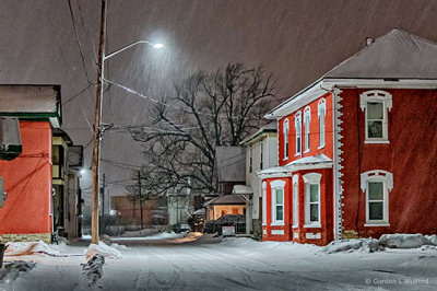 Snowy Running Avenue P1160625-7