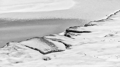 Snowy Shoreline Rocks P1250197-9bw
