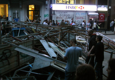 Barricades in Taksim.jpg