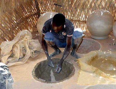 A unique way of making pottery in Bosemyan, Burkina Faso, region Centre-Sud, Province Bazéga (5 photos)