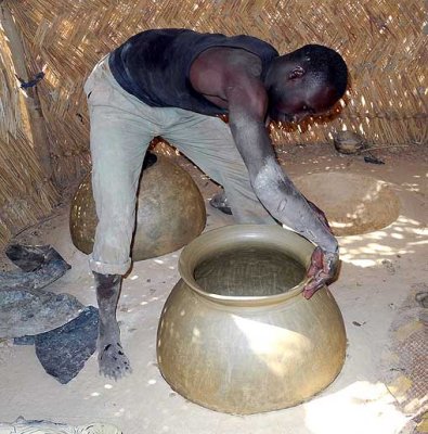 A unique way of making pottery in Bosemyan, Burkina Faso, region Centre-Sud, Province Bazéga (5 photos)