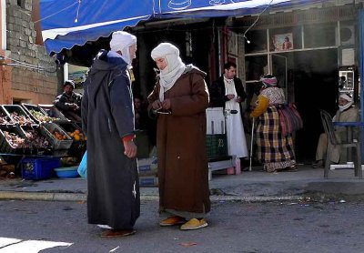 Il ya seulement des hommes sur le marché hébdomadaire de vendredi à Jamaa Idaoussemlal, Maroc