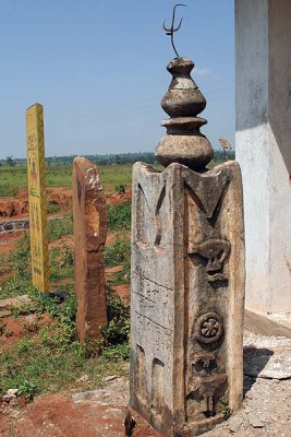 Gond memory pillar made of stone