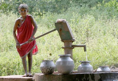 Paraja lady at a well