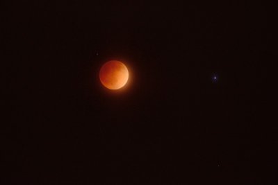 Totality Lunar Eclipse with Spica
