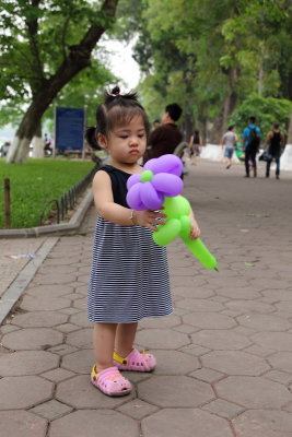 La petite fille et la fleur