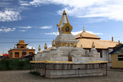 Stupa et petit temple