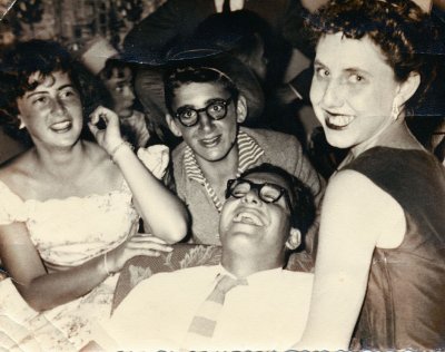 Bernice, Rhona, Ronnie, Onrust Hotel, New Year