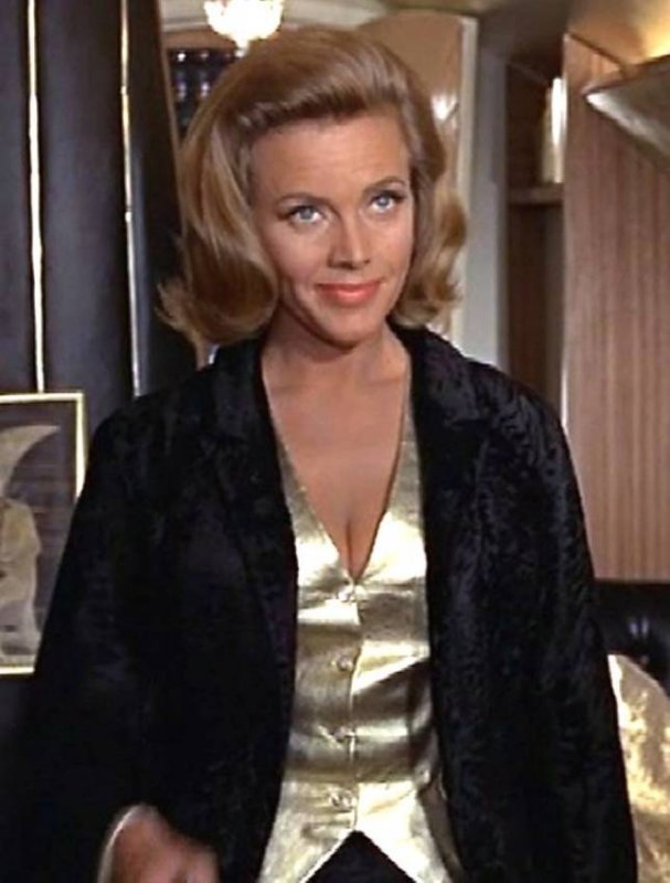 <strong>Honor Blackman</a>