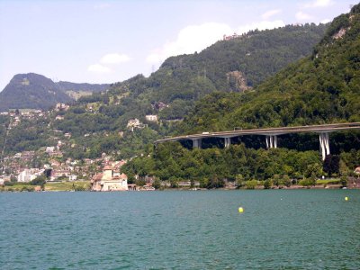 Le chteau et le viaduc de Chillon / Chillon castle and viaduct