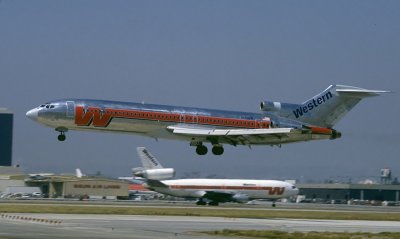 LAX APR85 WE B727.jpg