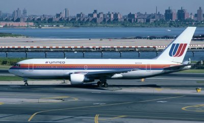 LGA SEP84 UA B767.jpg