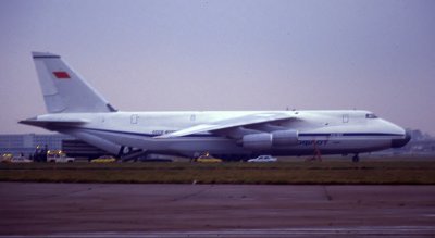 LHR 1989 AN124.jpg