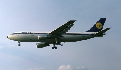 LHR APR76 LH A300.jpg