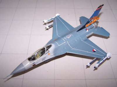 General Dynamics F-16 B.jpg