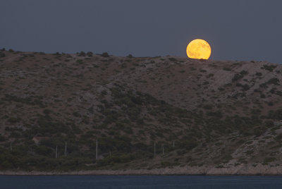 Moonrise over Lavsa Iland