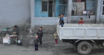 clear signs of commerce in the v. small town in Onchon County South Pyongan Province