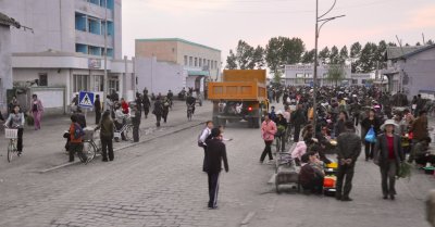clear signs of commerce in the v. small town in Onchon County South Pyongan Province