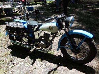 antique motorcycle show 5-21-16 69.JPG