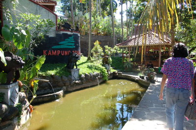 Kampung Toga - resto, amusement, penginapan