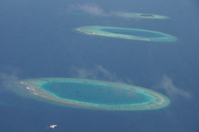pulau pulau atol terlihat dr jendela pesawat