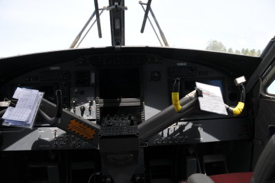 cockpit of twin otter