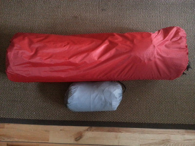 On top You have the Exped Mega Mat 10 in read, under is the Exped downmat Lite 5M