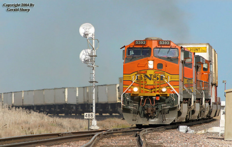 bnsf5393west_at_east_crest.jpg