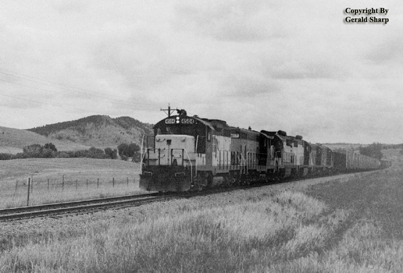 cnw4504east_on_chadron_hill.jpg
