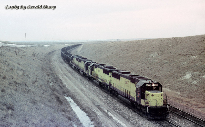 cnw8051_east_on_logan_hill.jpg
