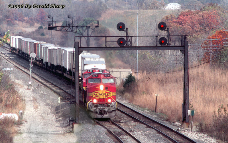 bnsf4716_west_at_ethyl_mo.jpg