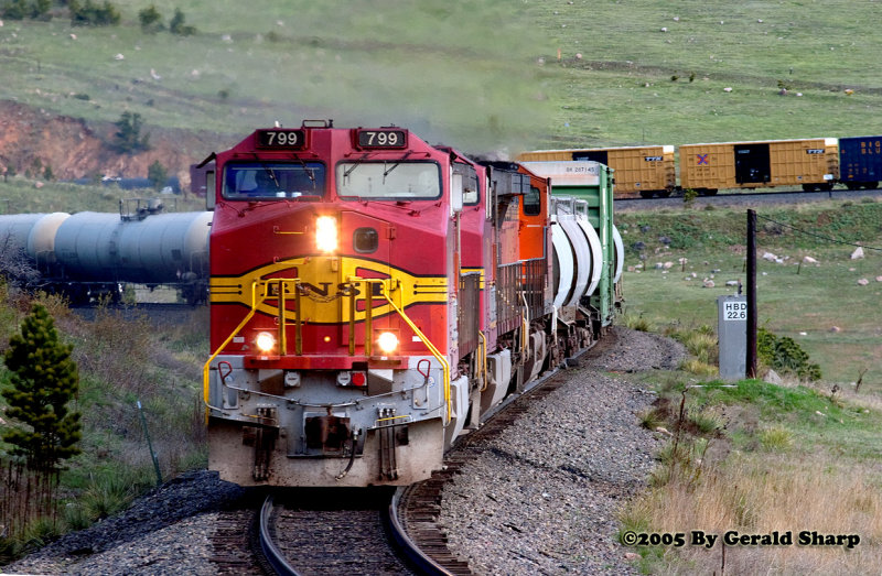 bnsf799east_at_blue_mt_xing_2.jpg