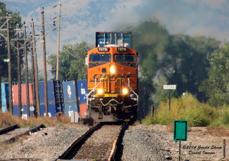 bnsf7079_north_at_highland_co_1200mm.jpg