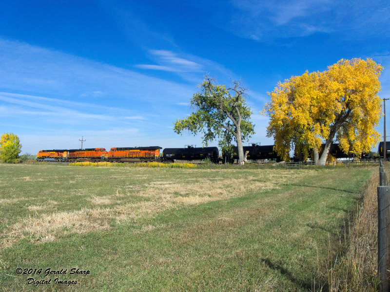 bnsf5837_north_at_vermillion_road_co.jpg