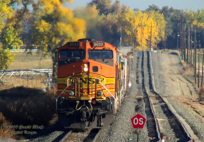 bnsf5033_south_at_sss_longs_peak_co.jpg