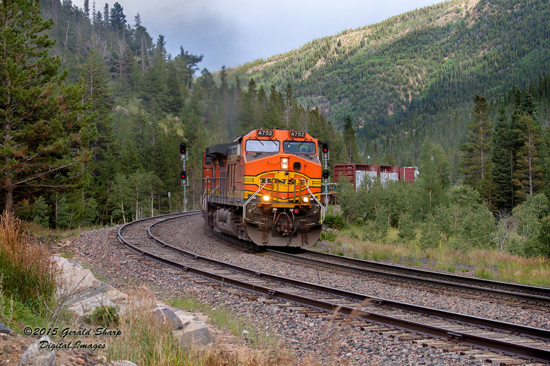 BNSF 4752 West At East East Portal, CO 2.jpg