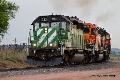 bnsf1993_south_at_SSS_longs_peak.jpg